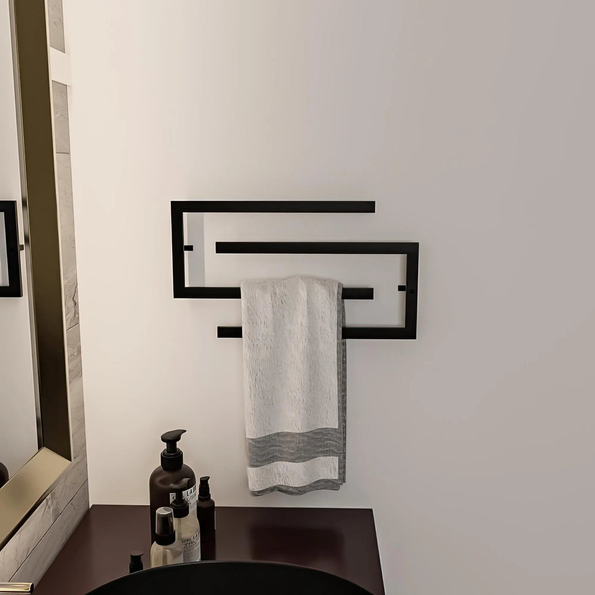 Minimalist Brass Towel Rack: Modern Wall-Mounted Towel Bar